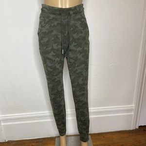 Lululemon Ready To Rulu HR Jogger Size 6 Heritage Camo Green